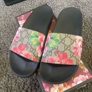 GUCCI BLOOMS SUPREME FLORAL SLIDES